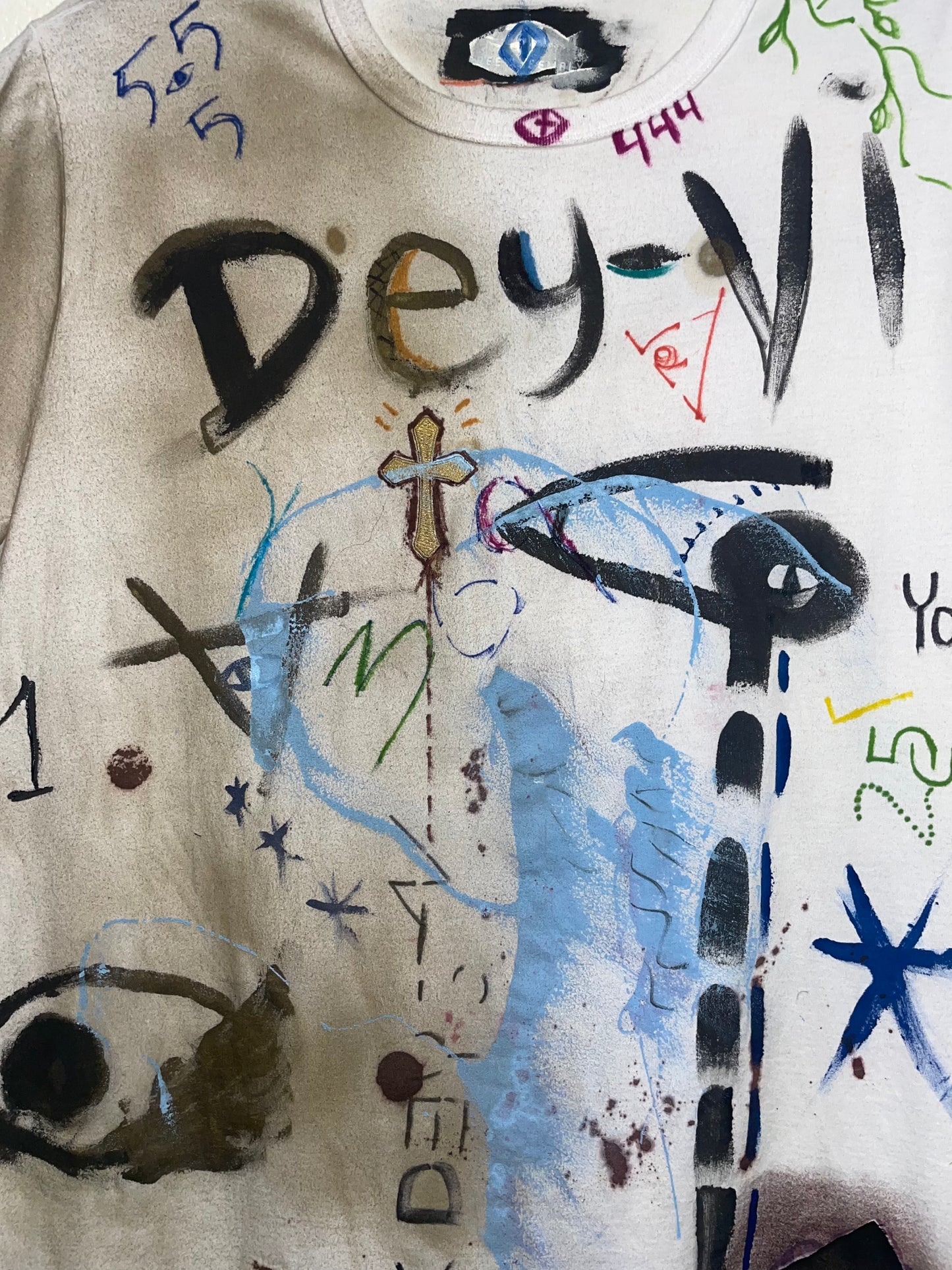 Dey-vi streetwear Tee – Bold & Timeless Design