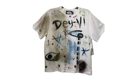 Dey-vi streetwear Tee – Bold & Timeless Design